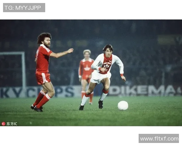 荷兰足球明星的标志性发型解析与风格演变探讨 荷兰足球明星的标志性发型解析与风格演变探讨